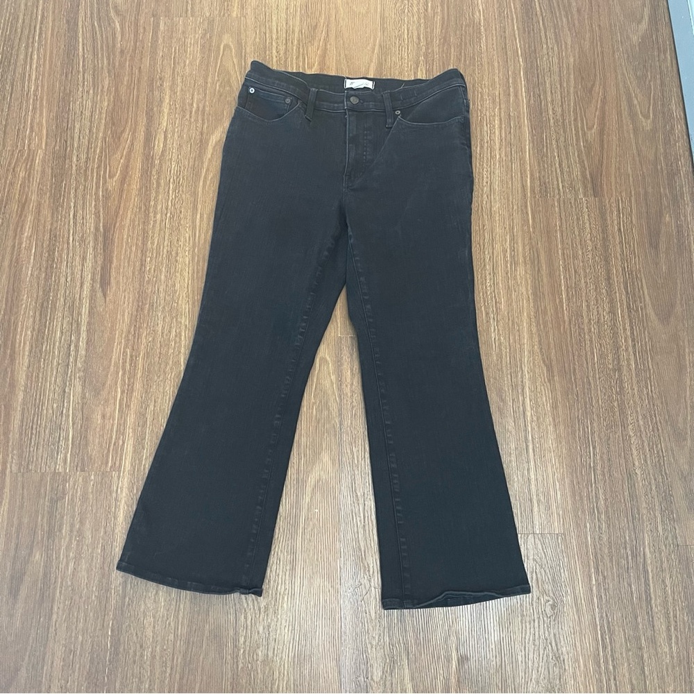 LAST CHANCE! Madewell Mid Rise Kick Out Cropped Jeans - Size 31